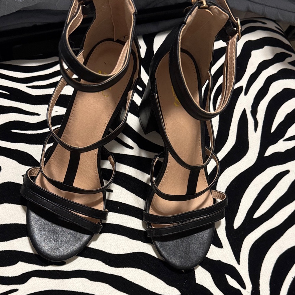 New York & Company Elegant Black and Tan Heels